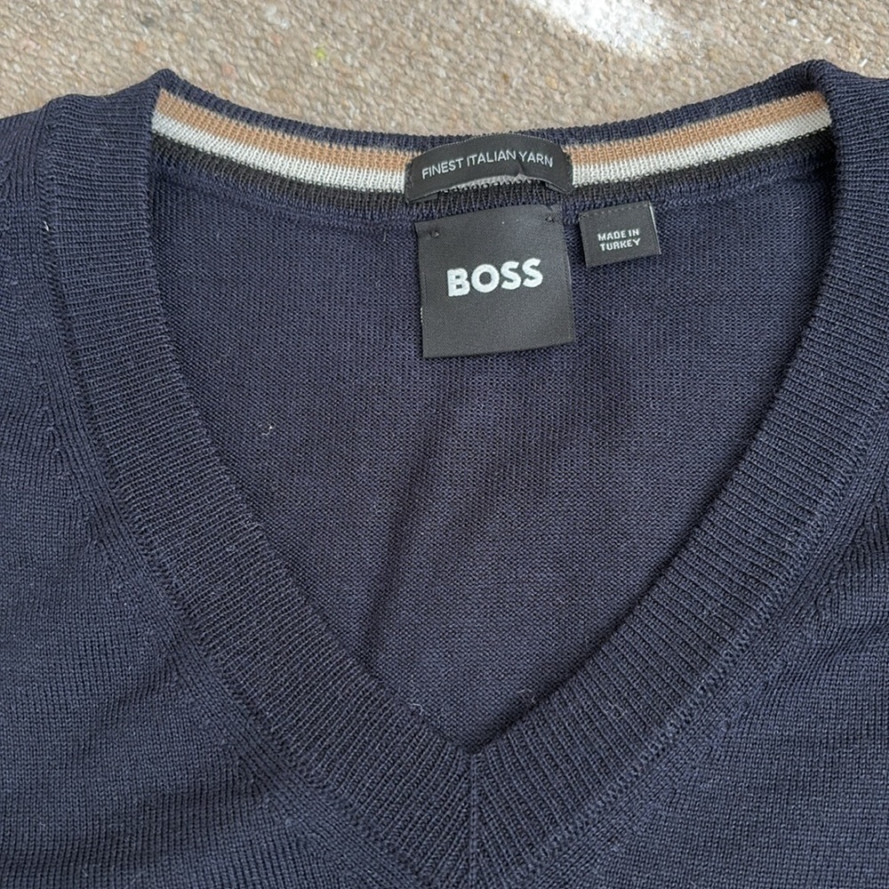 Hugo Boss wool pullover - Picture 2 of 3